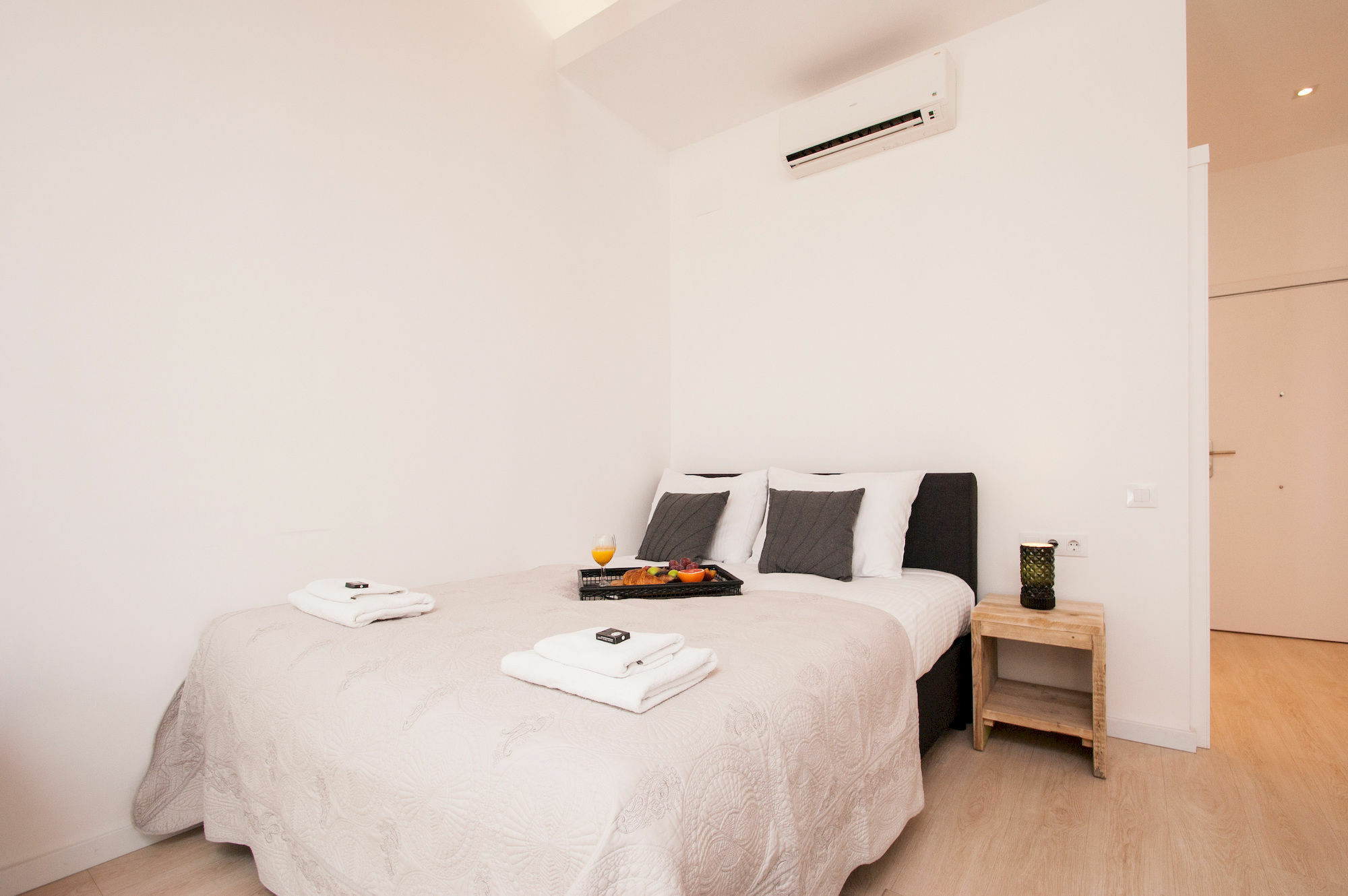 Short Stay Group Gracia Serviced Apartments Барселона Екстер'єр фото