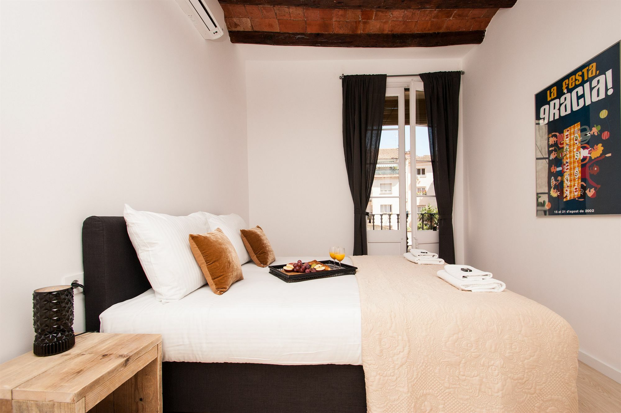 Short Stay Group Gracia Serviced Apartments Барселона Екстер'єр фото