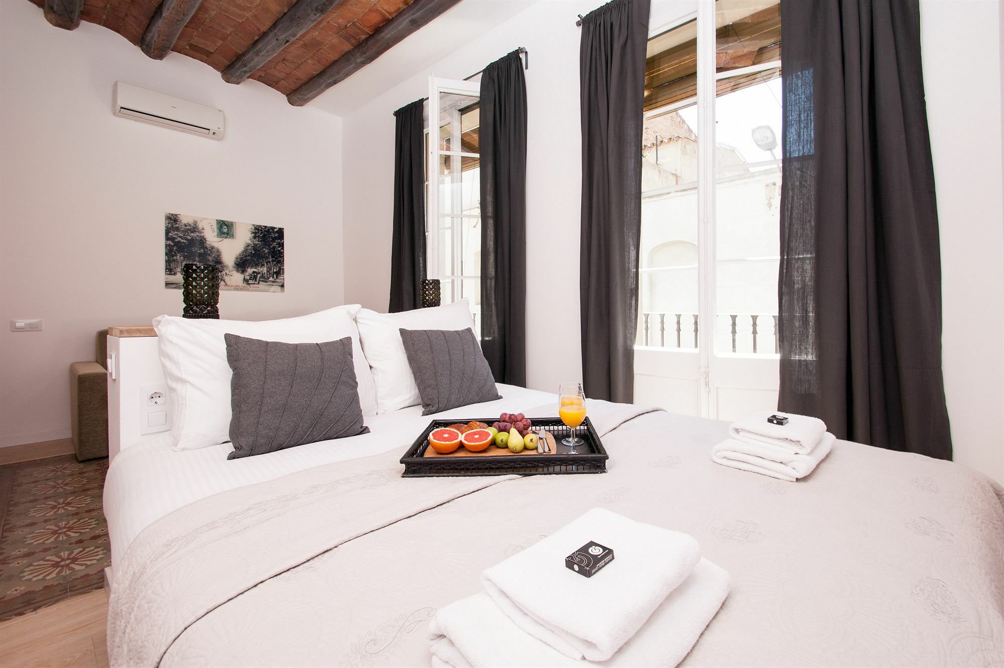 Short Stay Group Gracia Serviced Apartments Барселона Екстер'єр фото