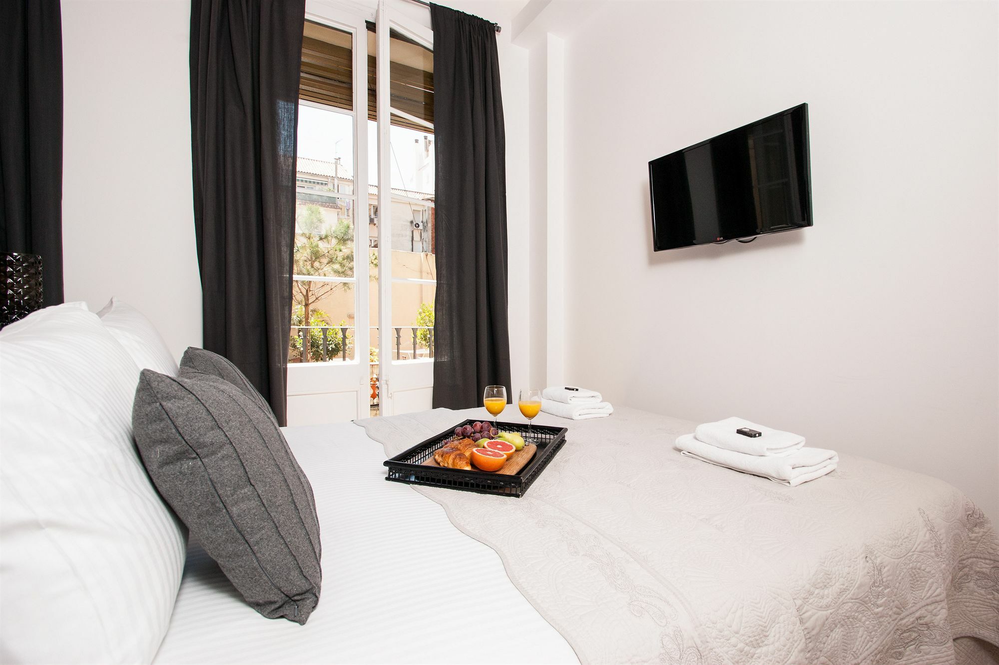 Short Stay Group Gracia Serviced Apartments Барселона Екстер'єр фото